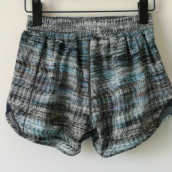 NWT LULULEMON DGTO/TRNV Multi Color Hotty Hot Low Rise Lined 4" Shorts Size 2 - Picture 7 of 9